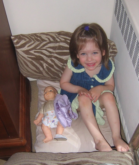 Cornelia's new bed at Pam's house